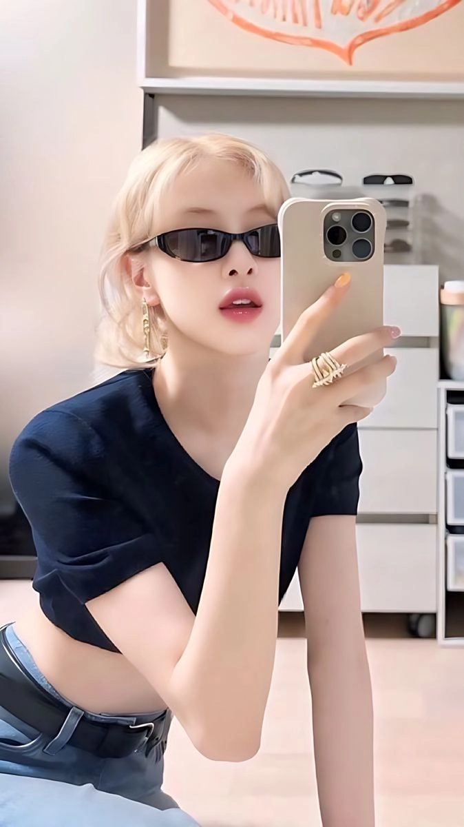 Rosé aec là gì - biệt danh fan ưu ái cho đóa hồng nước Úc