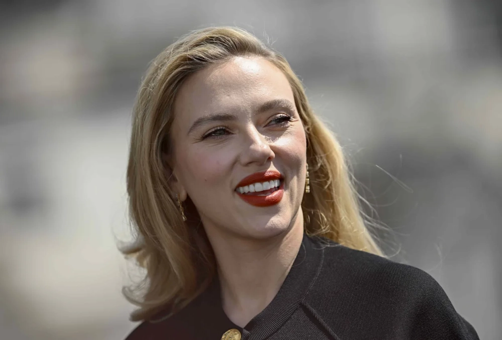 Scarlett Johansson và chồng trong lần xuất hiện hiếm hoi