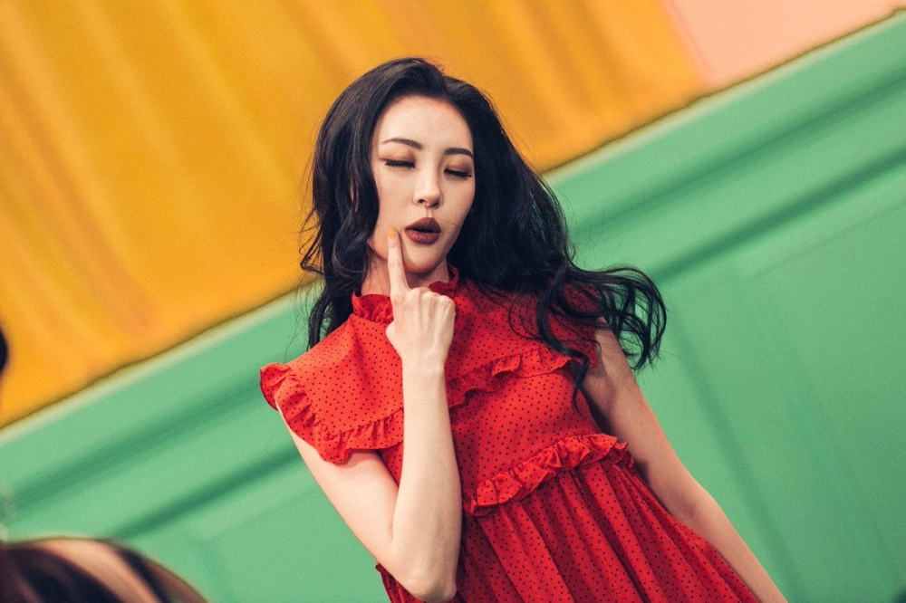 Vũ đạo bắn súng huyền thoại của Sunmi Gashina