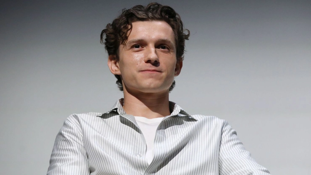 Bạn gái tom holland là ai