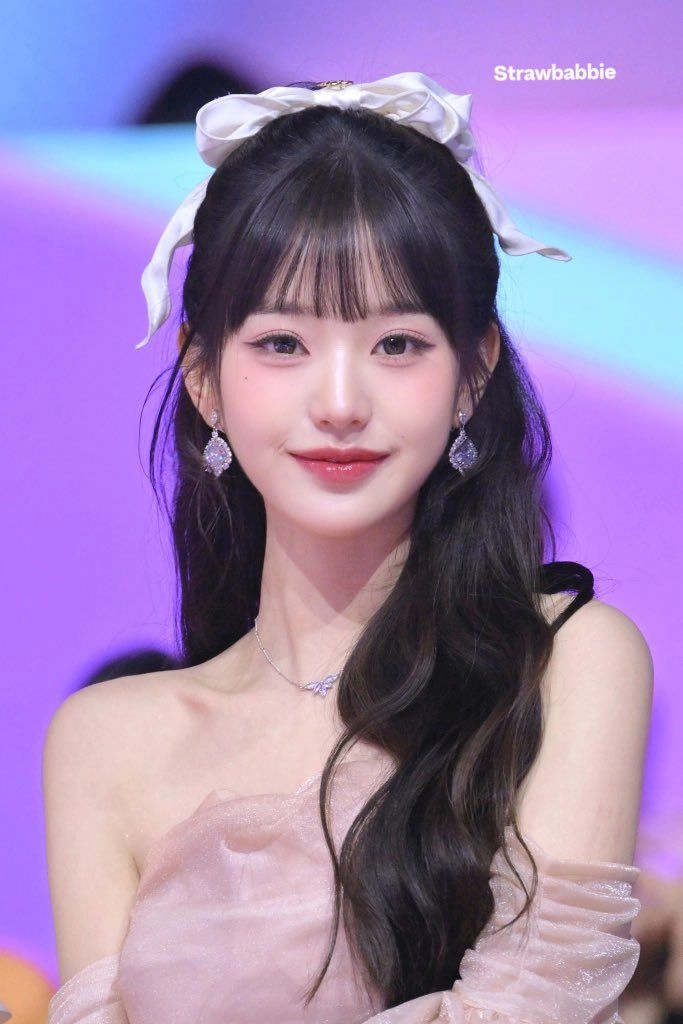 Vẻ đẹp trong veo của jang wonyoung