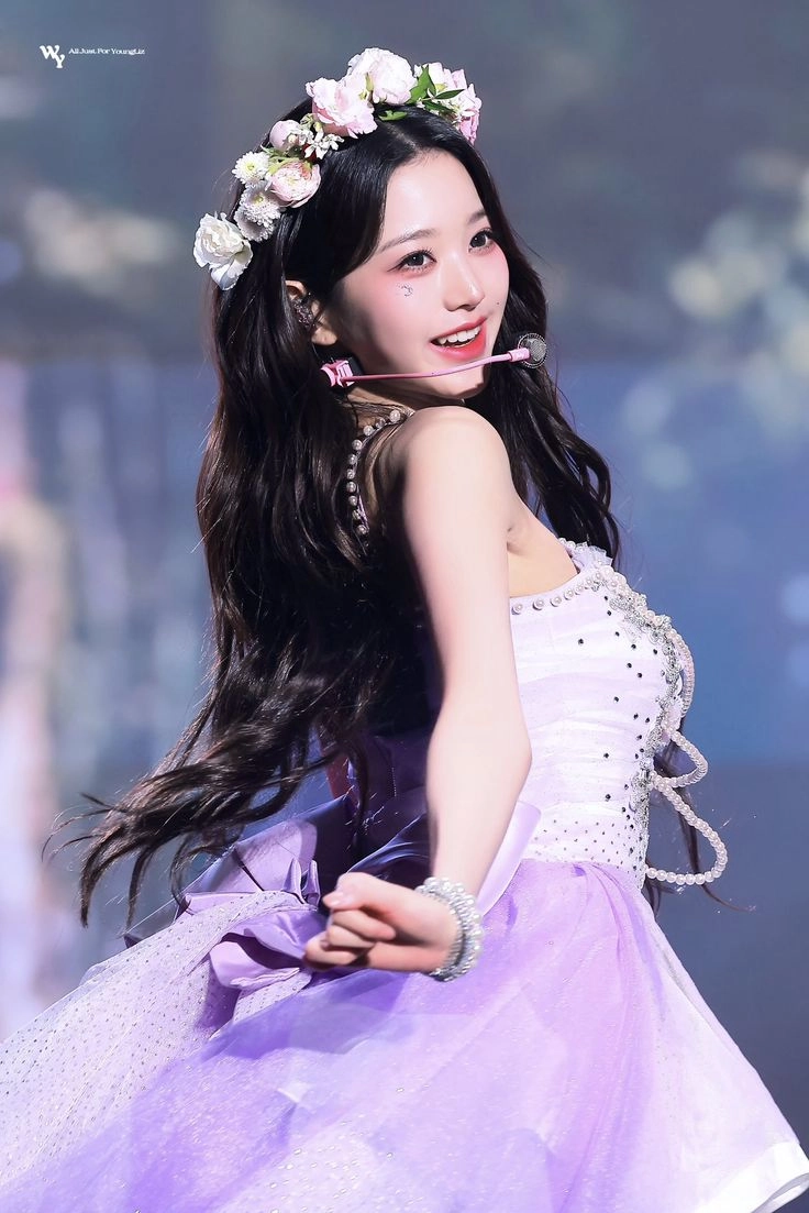 Wonyoung miu miu và phong cách tiểu thư
