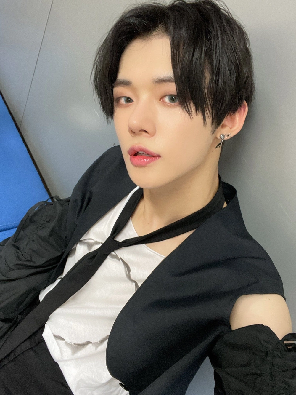 Vẻ lịch lãm của yeonjun burberry