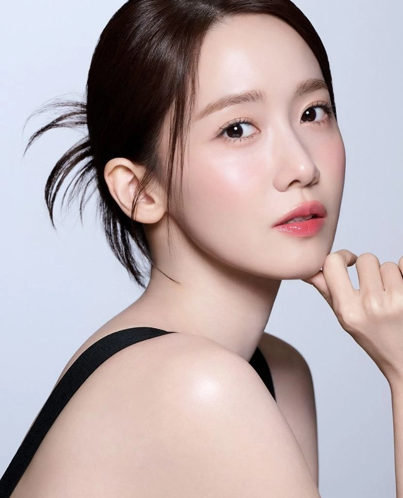 Yoona sang chảnh trong trang phục của Yoona Miu Miu