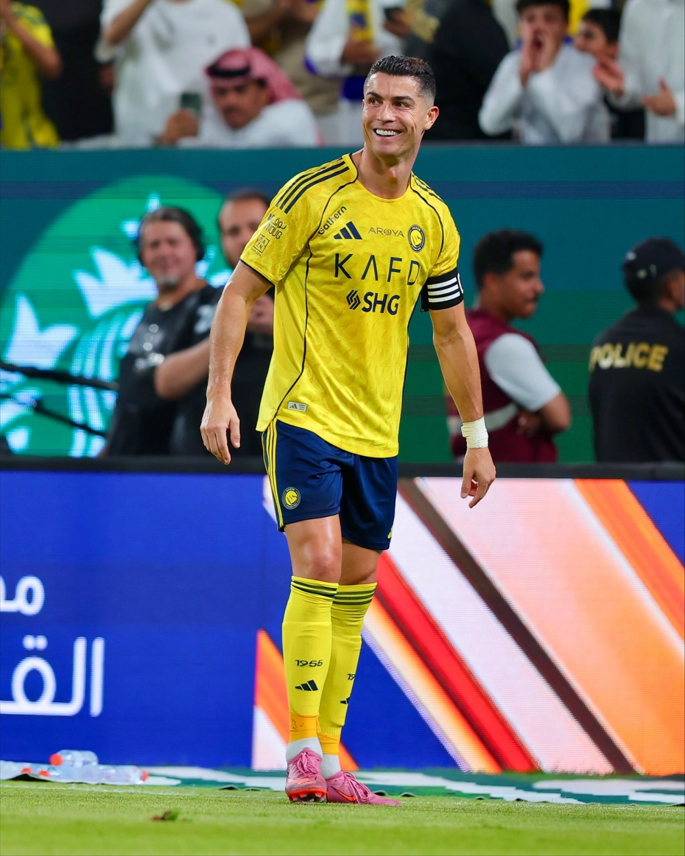 Crìstiano ronaldo huyền thoại sân cỏ cuốn hút mạnh mẽ