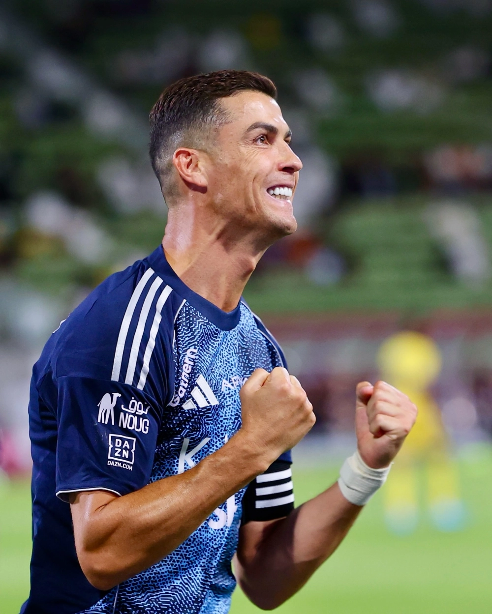 Cristiano ronaldo jr tài năng trẻ kế thừa cha