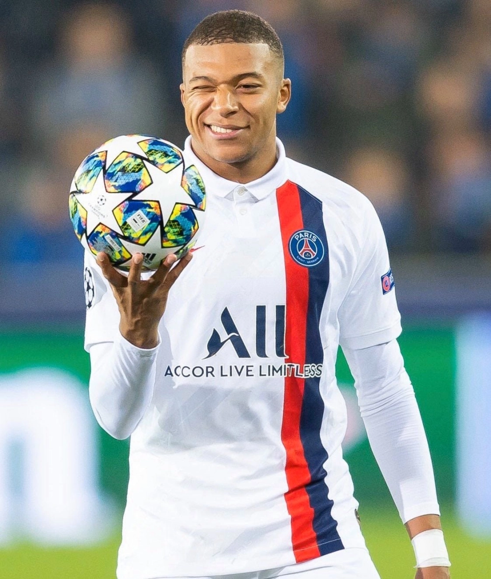 Kylian mbappé contract hợp đồng khổng lồ