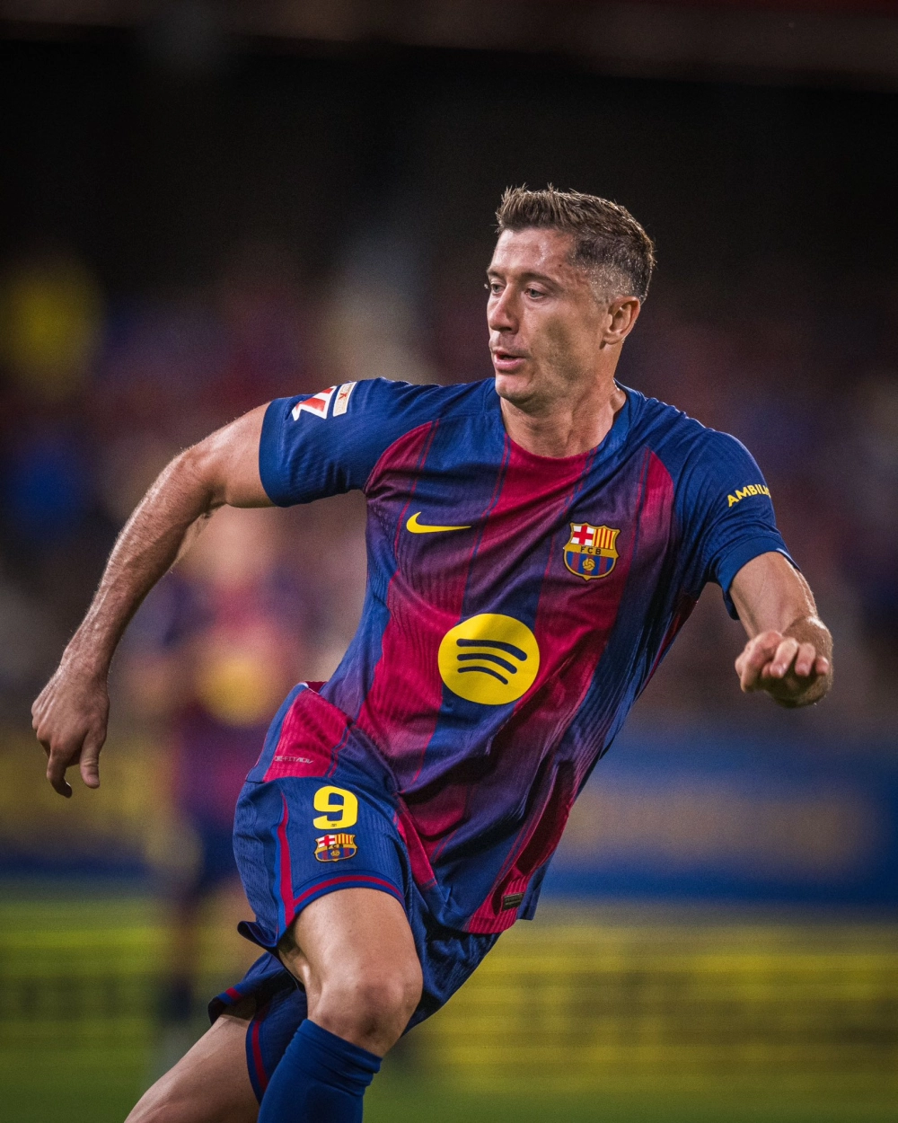 Robert lewandowski sát thủ vòng cấm ngầu lòi