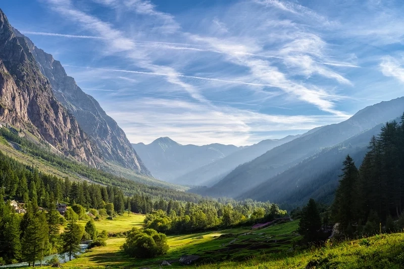 Ghi lại những khoảnh khắc đắt giá của đất trời qua ảnh phong cảnh hùng vĩ.