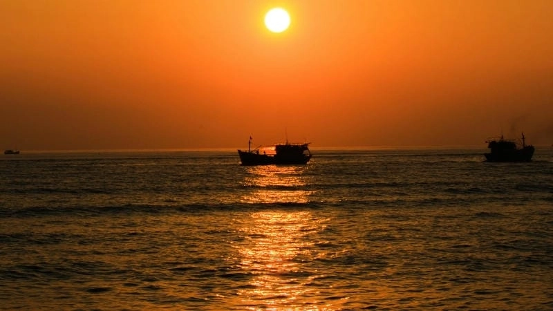 Tận hưởng cảm giác bình yên mỗi khi mở máy với hình nền hoàng hôn chill.