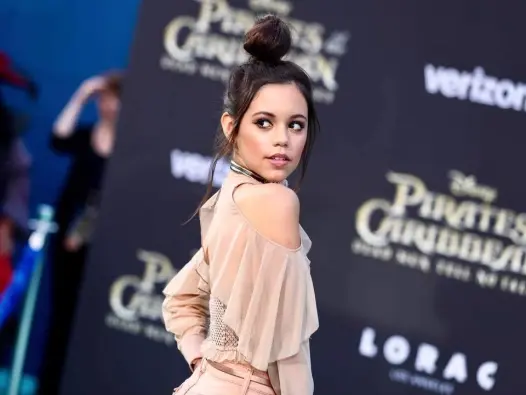 Bộ ảnh Jenna Ortega cực ngầu và đẳng cấp nhất trên màn ảnh