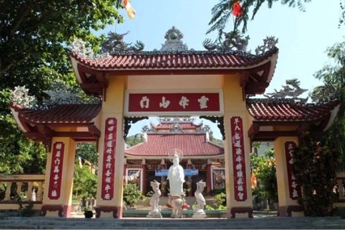 Chùa Ông Núi có bao nhiêu bậc thang? Khám phá vẻ đẹp tâm linh Bình Định