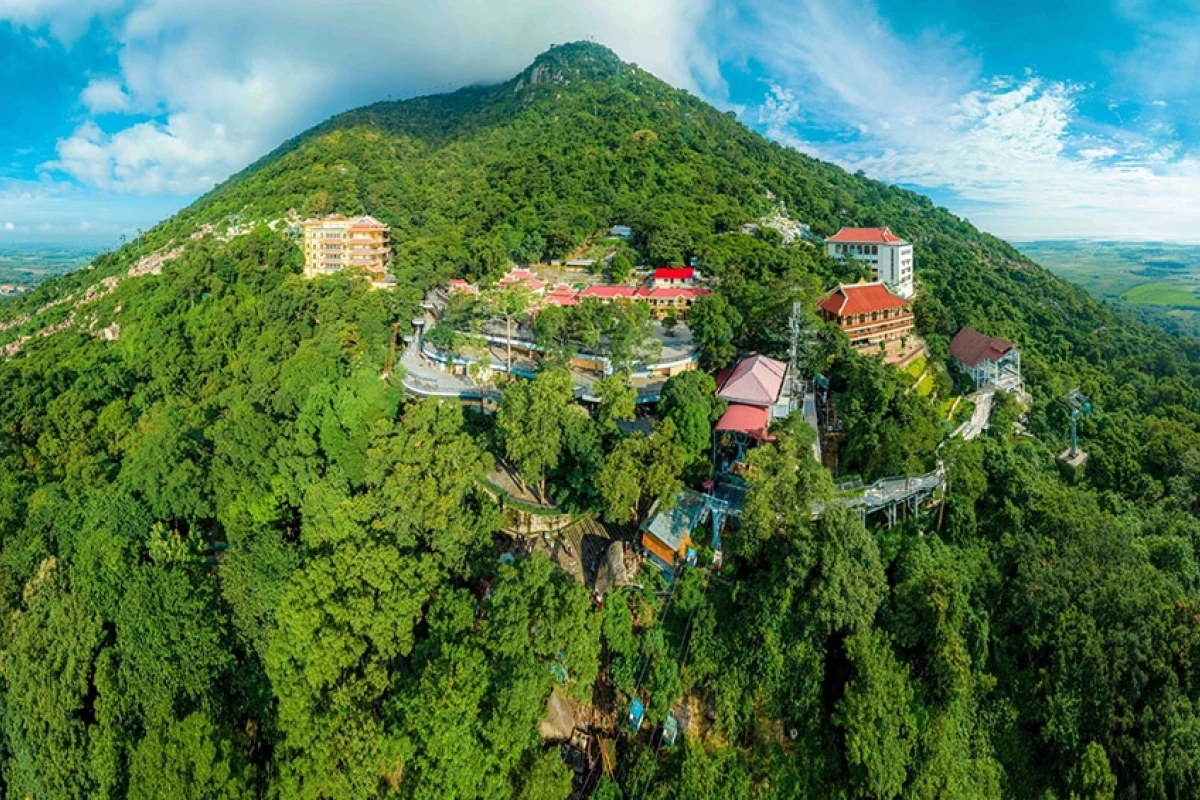 Khám phá Cổng trời Núi Bà Đen: Điểm đến tâm linh và check-in độc đáo