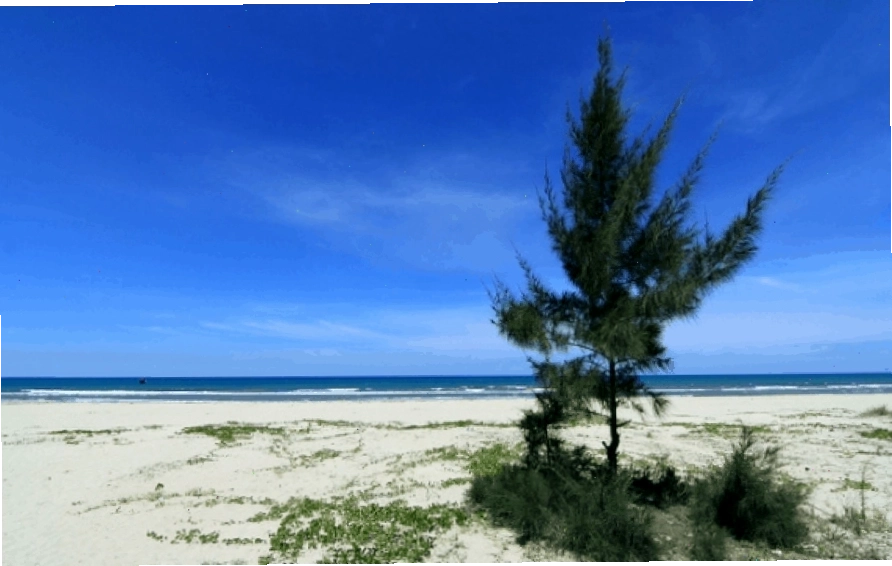 Ánh bình minh rực rỡ trên bãi biển Mỹ Khê Quảng Ngãi