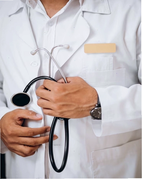 Bác sĩ tư vấn và đưa ra phác đồ điều trị cho bệnh nhân