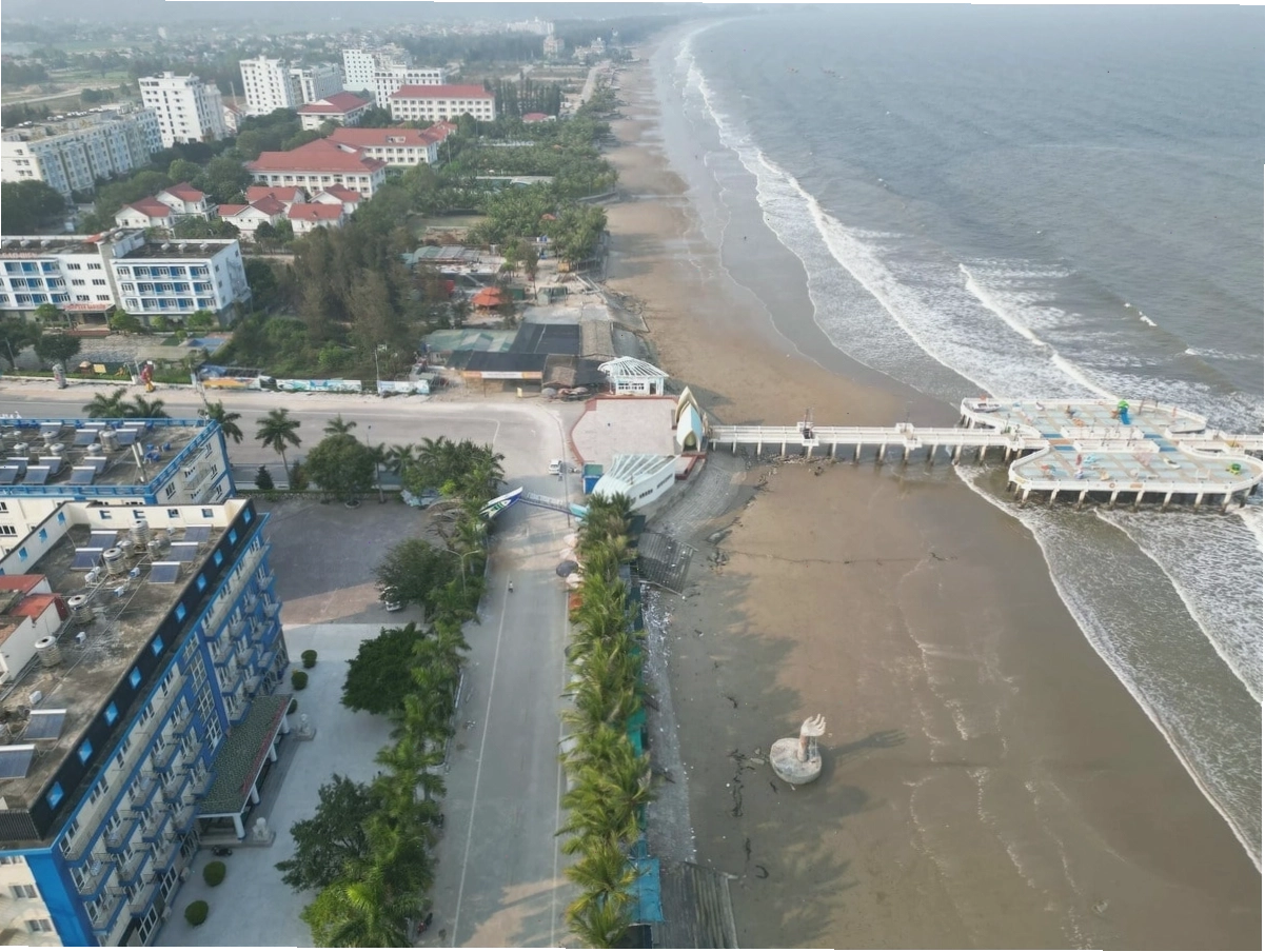 Bãi biển Hải Tiến với vẻ đẹp hoang sơ và lãng mạn