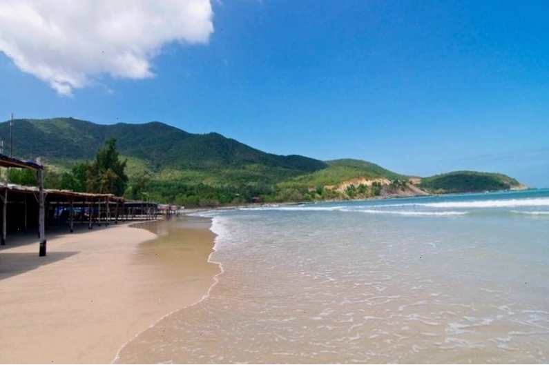 Bãi biển Nha Trang sạch đẹp