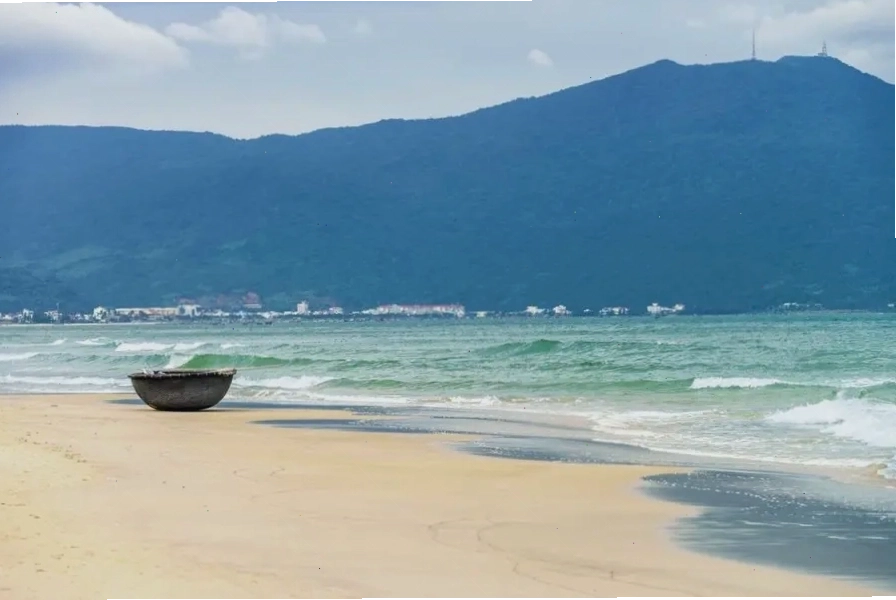 Bãi biển Non Nước phù hợp cho các hoạt động tắm biển và thư giãn