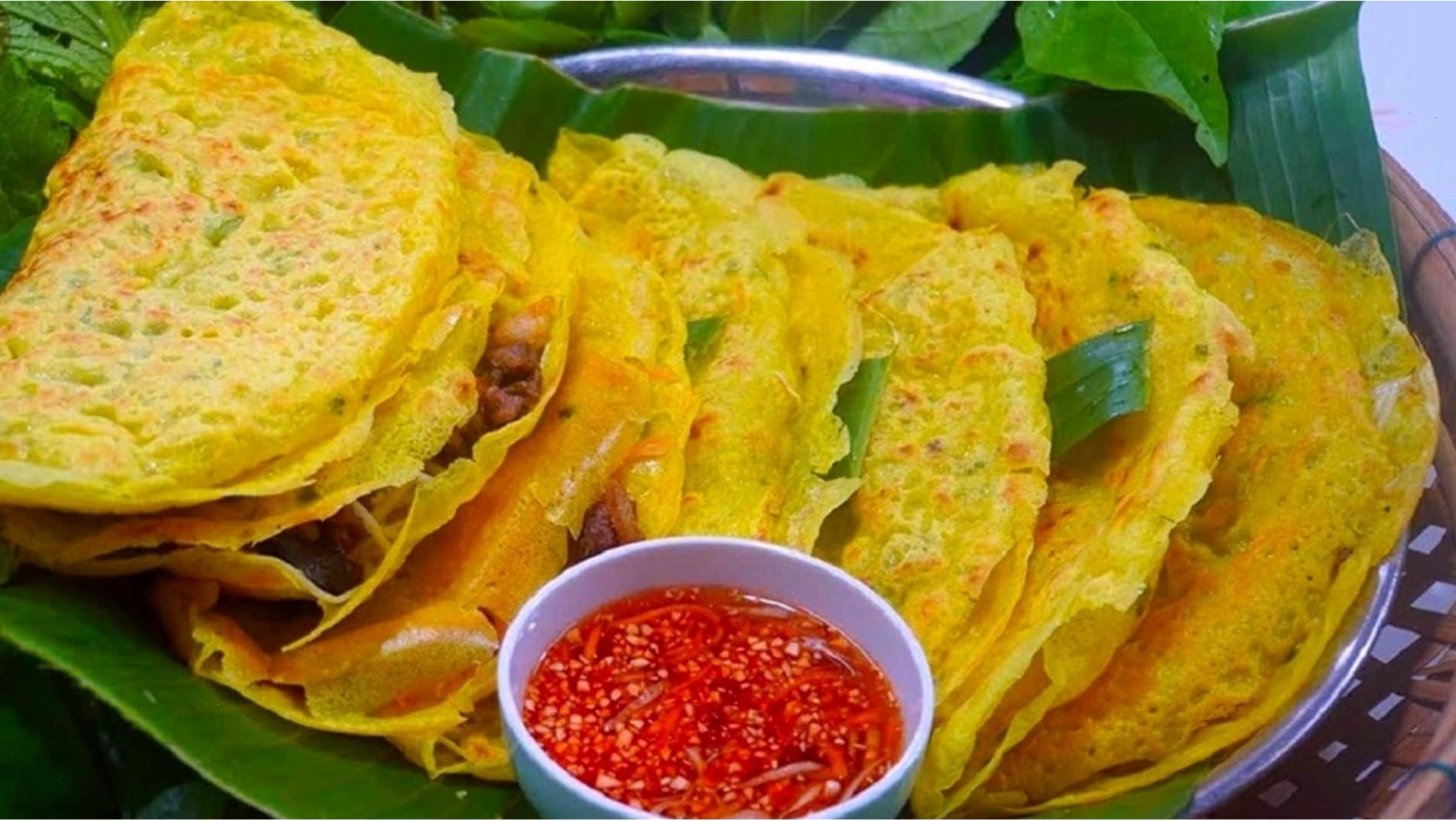 Bánh xèo là món ăn nhất định phải thử khi đến Cồn Nhàn