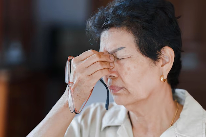 Bệnh cườm mắt là gì? Nguyên nhân, dấu hiệu và cách phòng ngừa hiệu quả