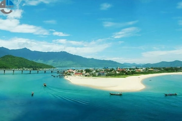 Biển Lăng Cô: Viên Ngọc Xanh Giữa Lòng Huế
