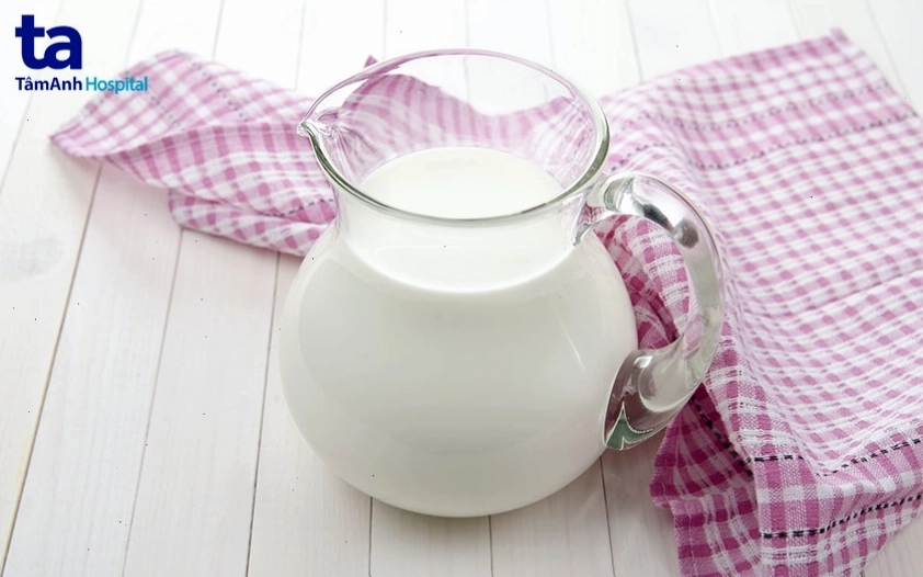 Bổ sung sữa ít béo hoặc sữa tách kem tốt cho người bệnh gút