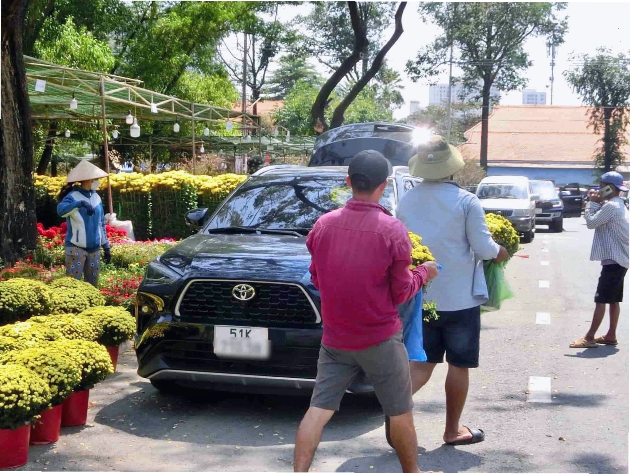Các loại hoa Tết rực rỡ đang chờ đón du khách tại đường hoa