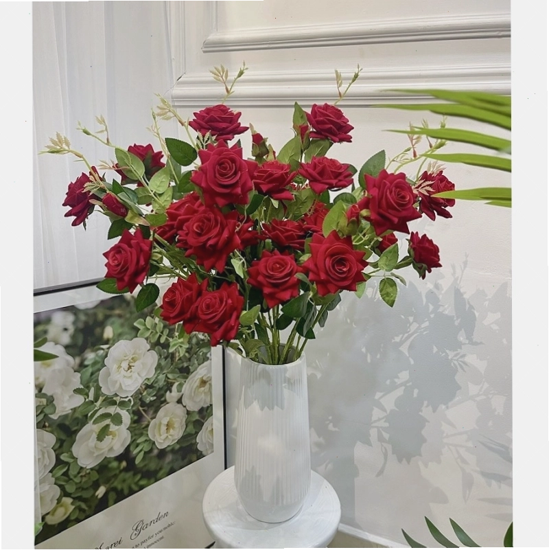 Cành hoa hồng nhung giả 4 bông, màu đỏ rực rỡ