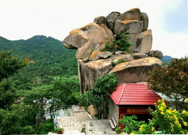 Cảnh quan sông nước tại Thuỷ Đài Sơn An Giang
