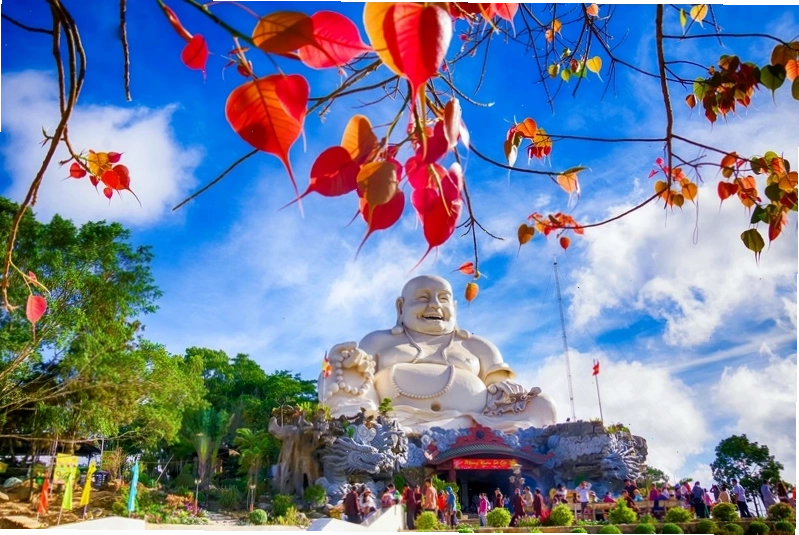 Cảnh quan thanh bình quanh Núi Tượng (Liên Hoa Sơn)