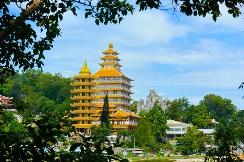 Cảnh quan thanh bình và tươi đẹp của Núi Cấm An Giang