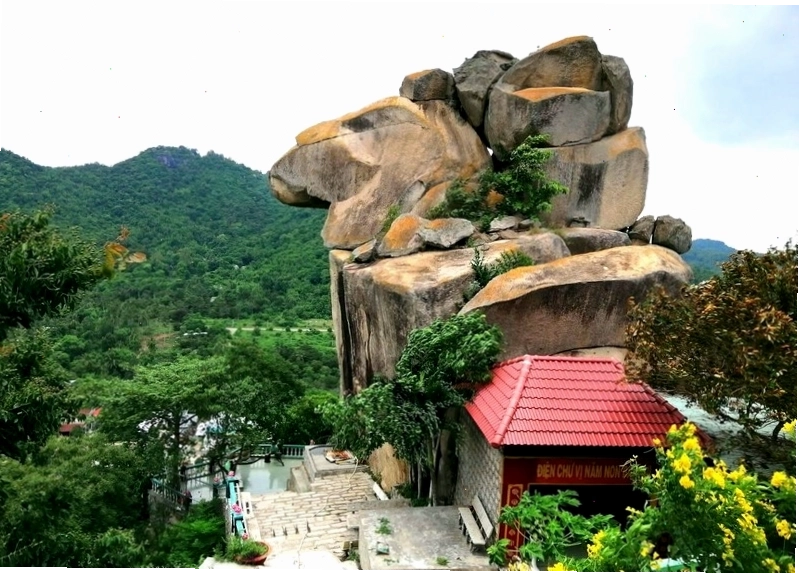 Cảnh quan xung quanh Thủy Đài Sơn (Núi Nước)