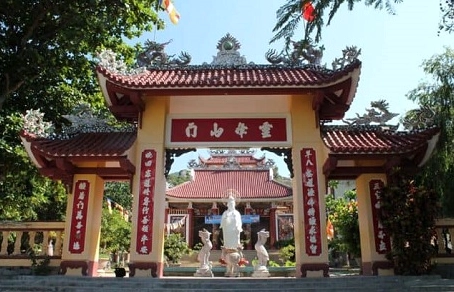 Chùa Ông Núi có bao nhiêu bậc thang? Khám phá vẻ đẹp tâm linh Bình Định
