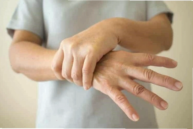Chứng Parkinson gây run tay chân
