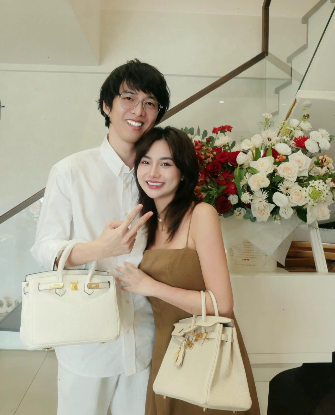 Diệp Lê và chồng Danny trong khoảnh khắc đời thường ấm áp bên các con