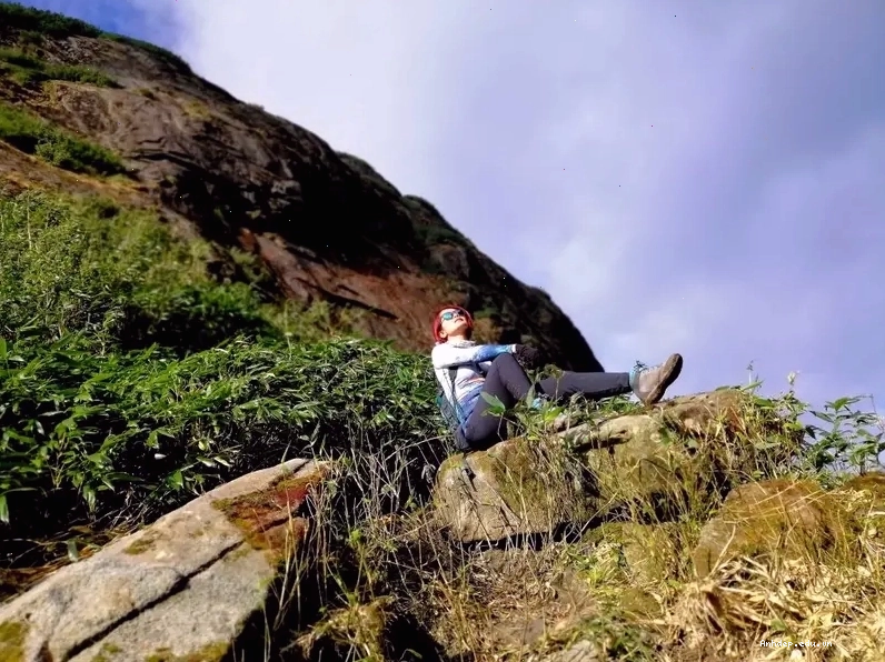 Đoàn người trekking dừng chân nghỉ ngơi