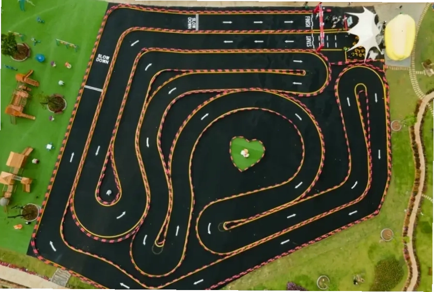 Đường đua Go Kart tại Khu du lịch Rừng Thông Núi Voi