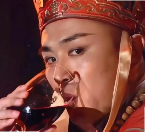Hình ảnh Đường Tăng với ánh mắt "khó đỡ" trong meme chế