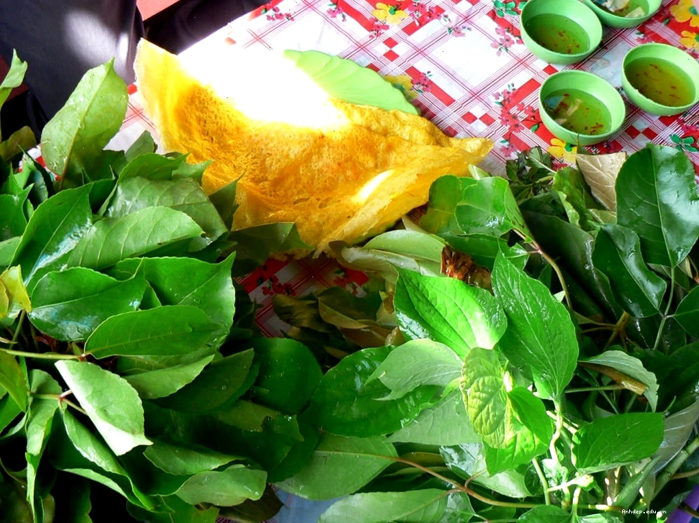 Hoa nở rộ trên Núi Cấm