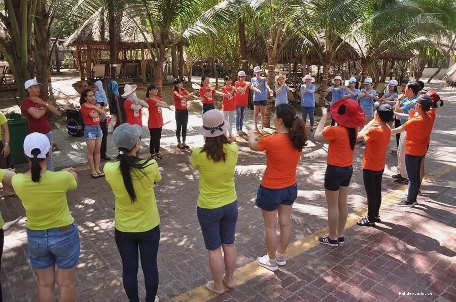 Hoạt động team building tại Long Cung