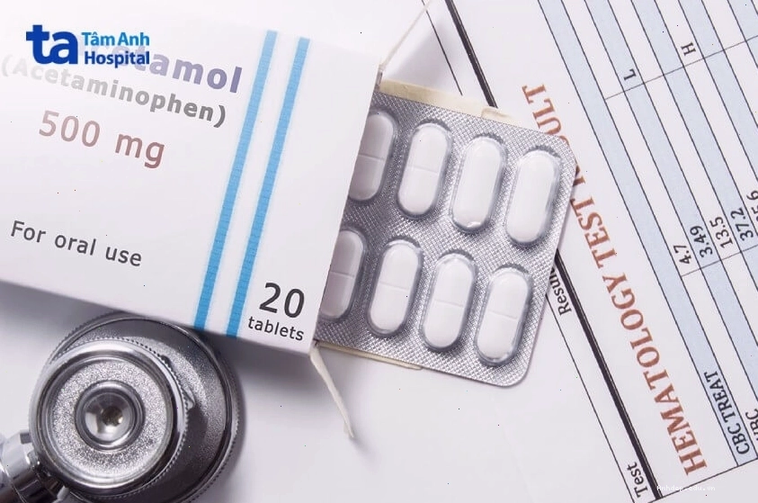 Hộp thuốc Paracetamol 500mg với thông tin rõ ràng về công dụng và liều dùng