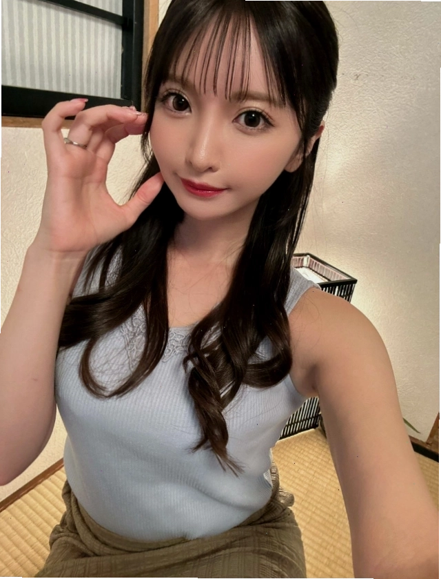 Hot girl Nhật Bản với phong cách quyến rũ và biểu cảm cuốn hút