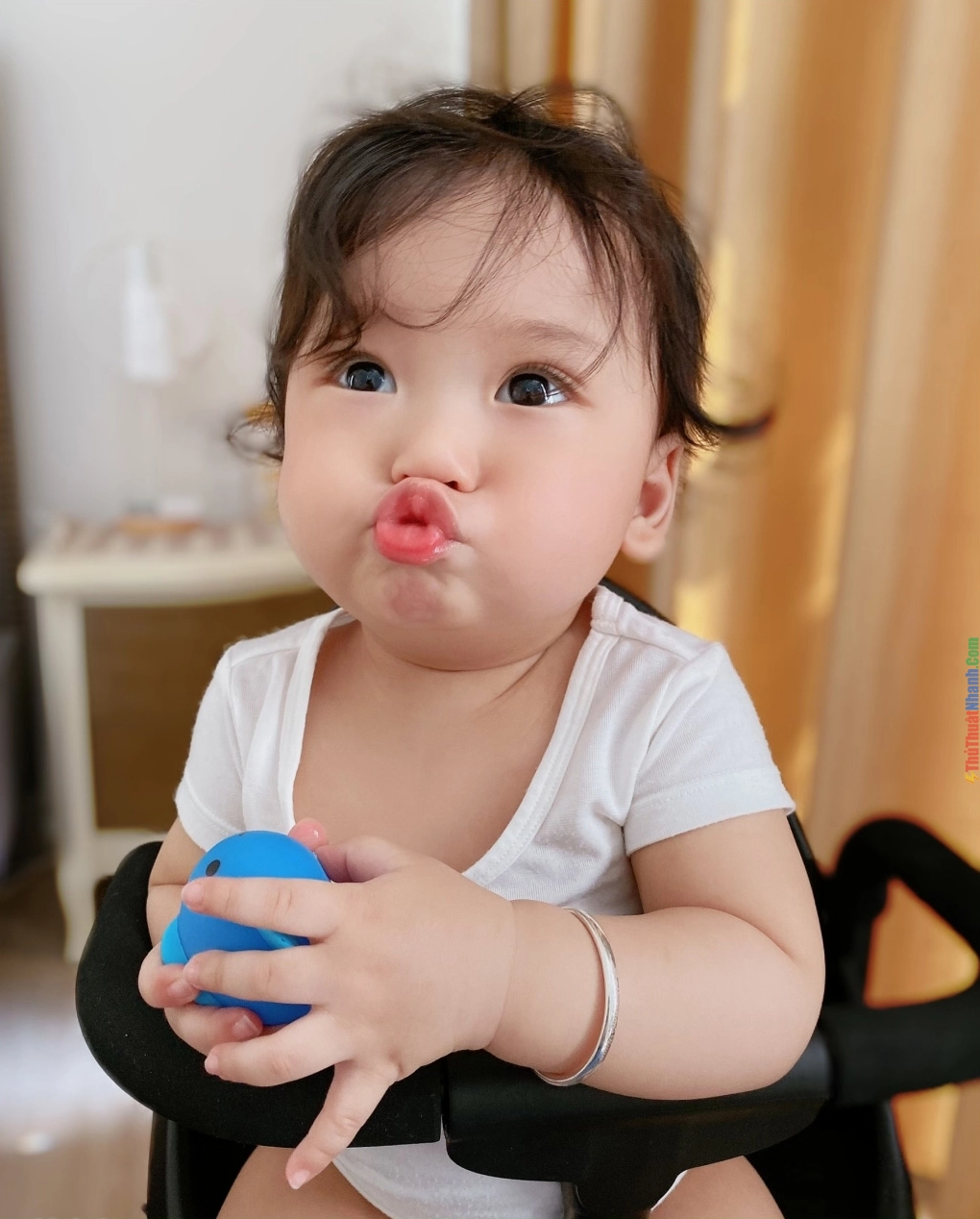 Khám phá thế giới meme chu mỏ hài hước và đáng yêu