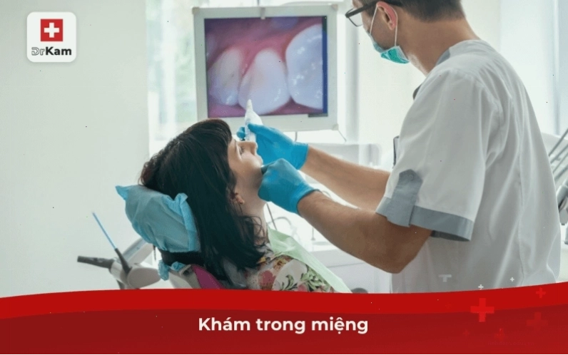 Khám trong miệng và đánh giá tình trạng răng miệng chi tiết