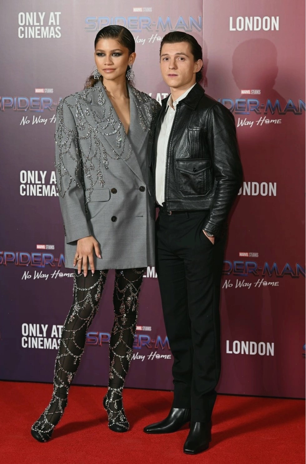 Khoảnh khắc tình tứ của Tom Holland và Zendaya
