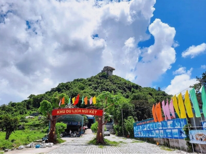 Khung cảnh yên bình tại Núi Dài 5 Giếng An Giang