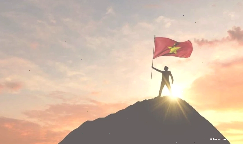 Lá cờ Việt Nam ngạo nghễ bay giữa trời cao