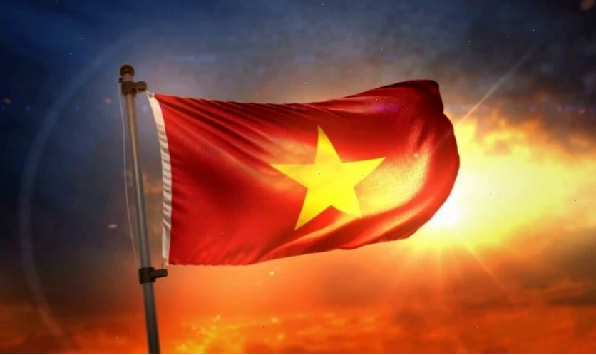Lá cờ Việt Nam nhuộm màu ánh hoàng hôn