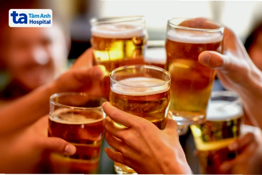 Lạm dụng rượu bia làm tăng đáng kể nguy cơ mắc bệnh tim mạch ở nam giới