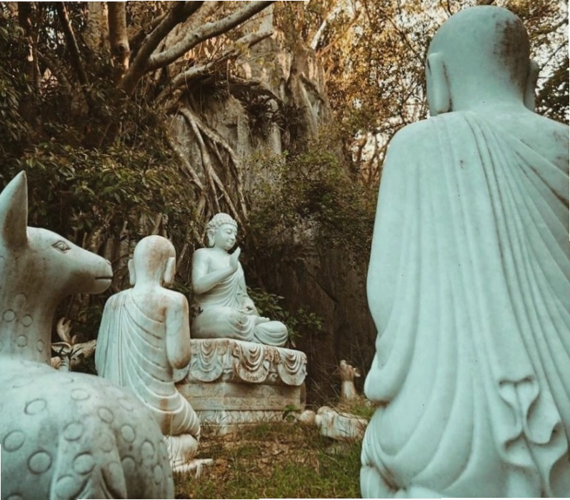 Làng đá mỹ nghệ Non Nước, điểm đến văn hóa gần bãi biển